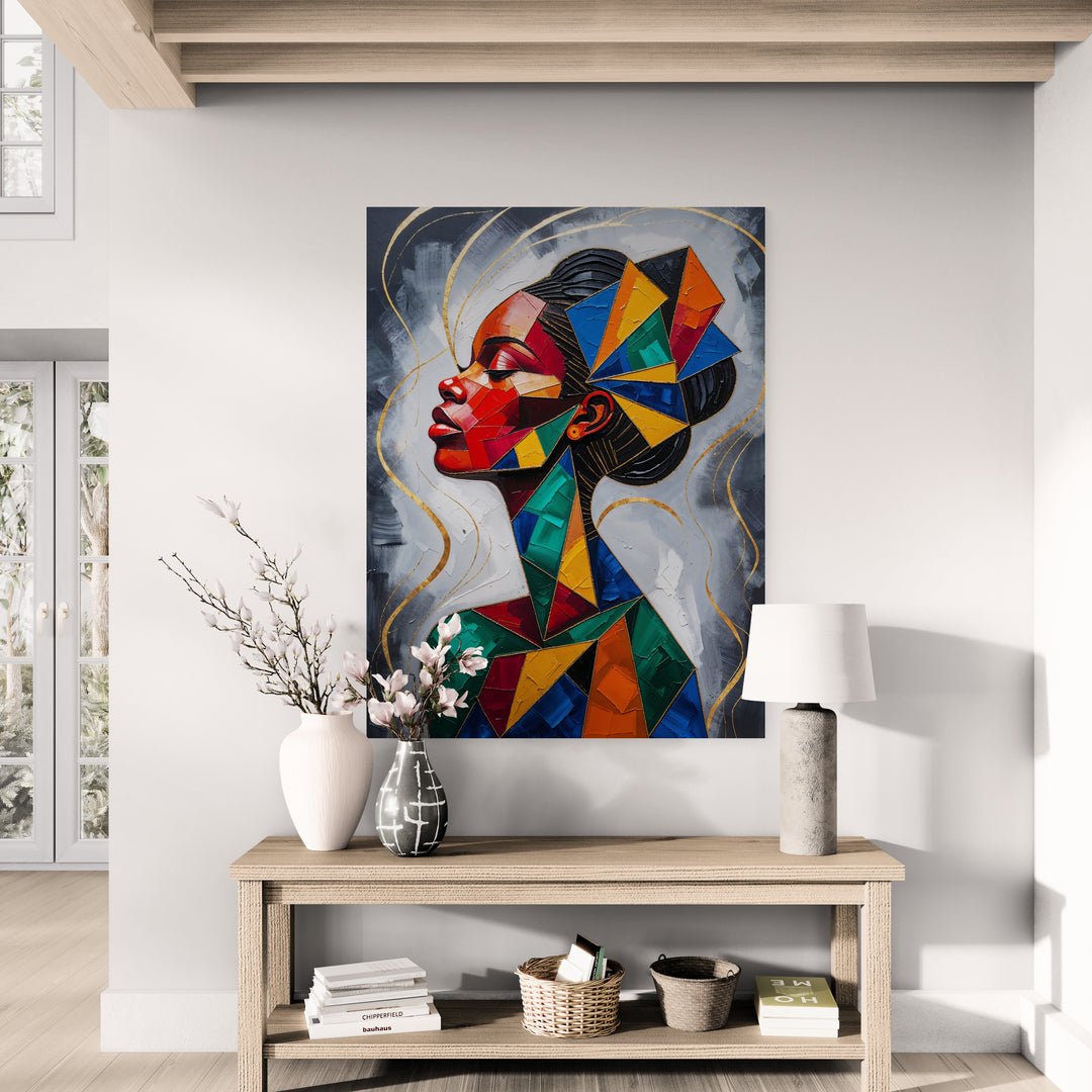 Profilo femminile astratto con elementi dorati e design cubista, ideale per arredamento moderno