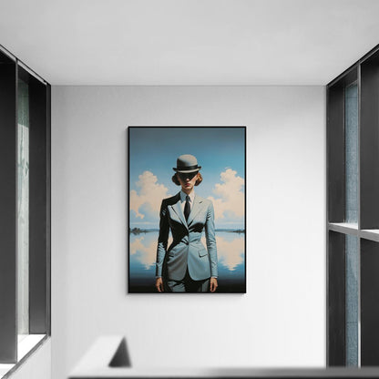 opera decorativa ritratto con cappello bombetta riflesso sull’acqua