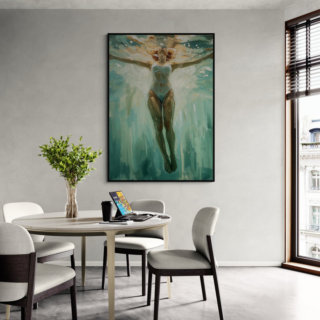 Donna sott’acqua in costume, braccia aperte, quadro artistico