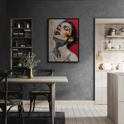 Ritratto femminile astratto con labbra rosse su sfondo rosso